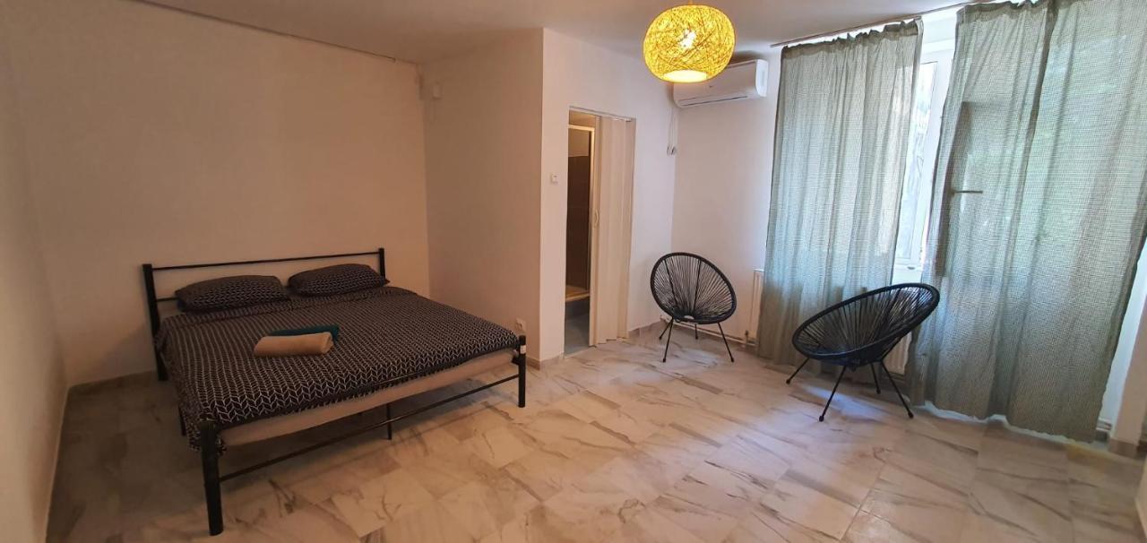 Appartement Cozy Spacious Studio à Bucarest Extérieur photo